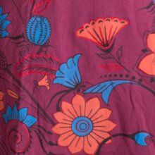 Vishes Langärmliges Blumenkleid aus Baumwolle mit Kapuzenschalkragen dunkelrot 34